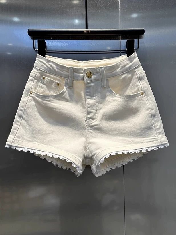 2026年夏季时尚潮流蕾丝拼接弹力水洗牛仔短裤女辣妹A字阔脚热裤
